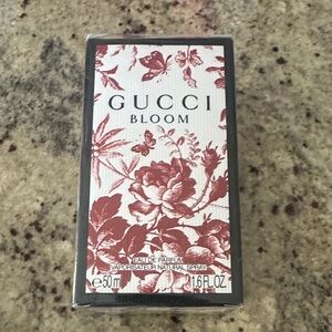 Gucci Bloom Floral Design Perfume